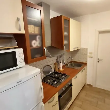 Apartment Mario Omis